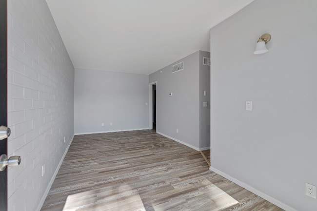 Foto del edificio - 5570 E Hampton St