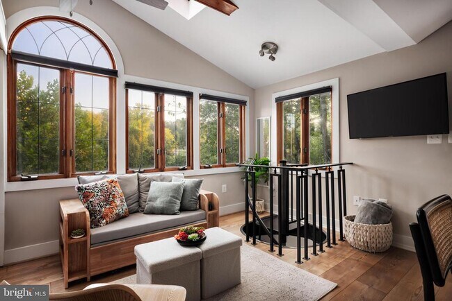 Foto del edificio - 730 Bennys Bch Rd