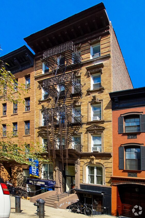 Primary Photo - 221 E 83rd St