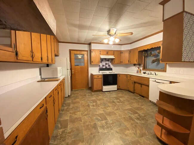 Building Photo - ---- Ranch Home in Burlington ----
