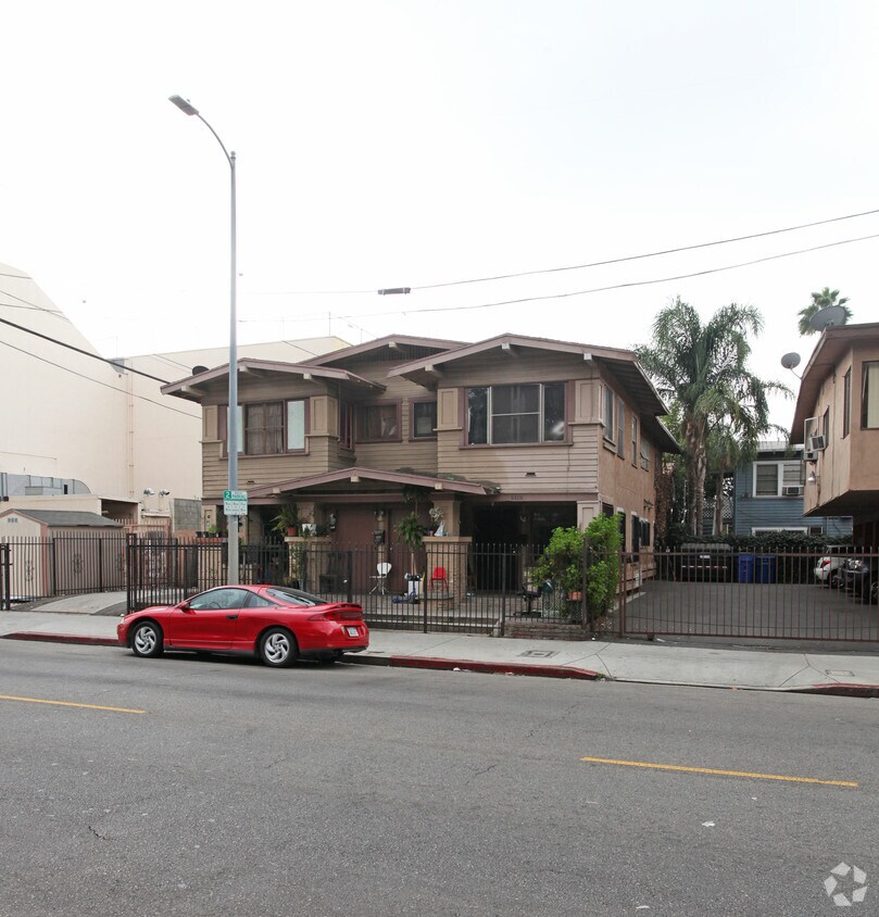 Foto del edificio - 6602 Selma Ave