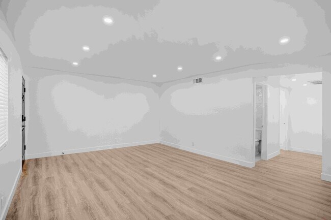 Building Photo - Brand-New Designer 2 Bed / 2 Bath – Spacious Upstairs Unit w/ Parking | Prime Alhambra