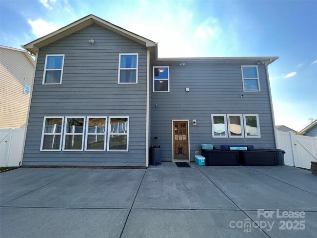 Foto del edificio - 4032 Huntley Glen Dr