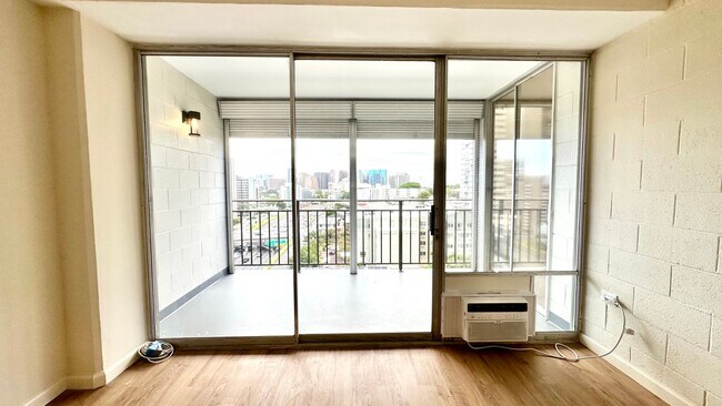 Building Photo - SPACIOUS 1 BED/1 BATH/1 PARKING w/ LANAI - AVAILABLE NOW in TOWN HOUSE - Conveniently Located!