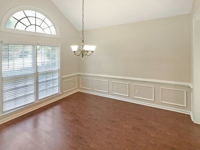 Building Photo - East Cobb 3BR / 2.5BA - Walton HS - Master...