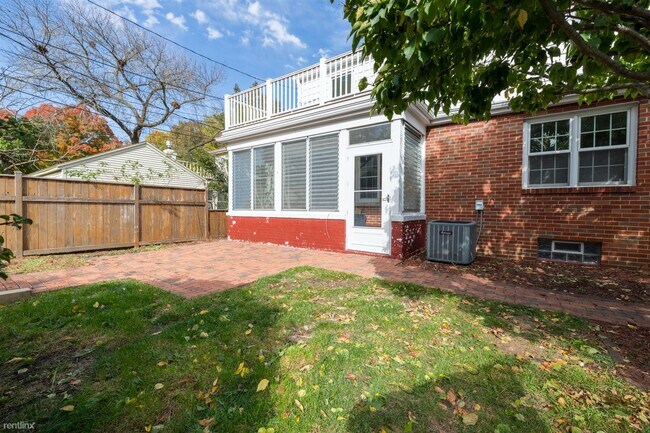Building Photo - 4 br, 2.5 bath House - 125 West Montclaire...