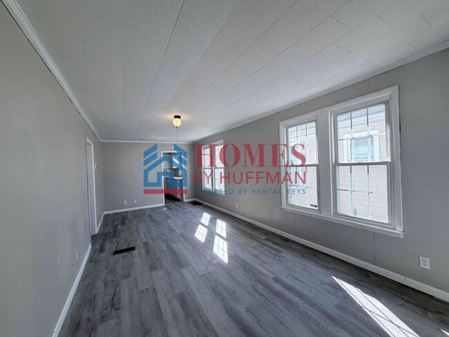 Building Photo - Three Bedroom House | Deposit Special