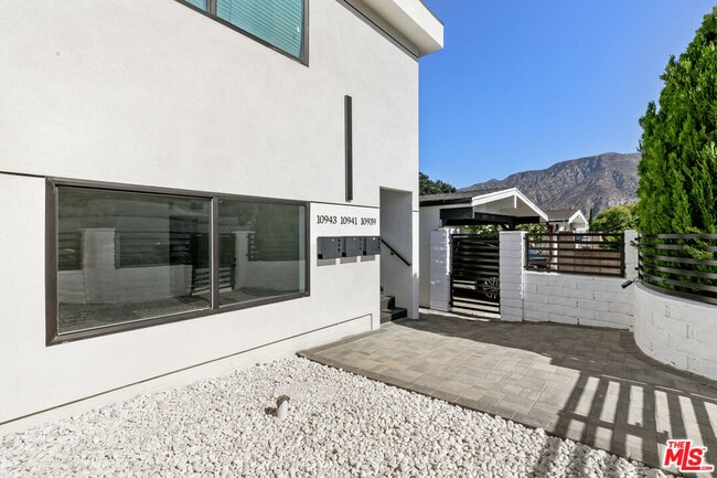 Building Photo - 10943 Christine Way