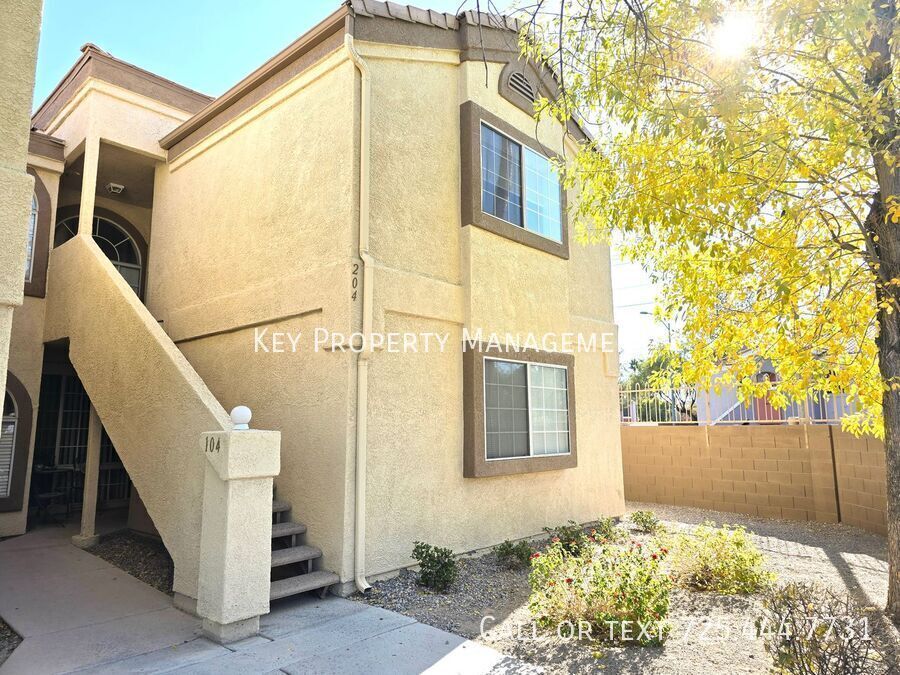 Foto principal - COZY 2 BED, 2 BATH UPSTAIRS CONDO* GATED C...