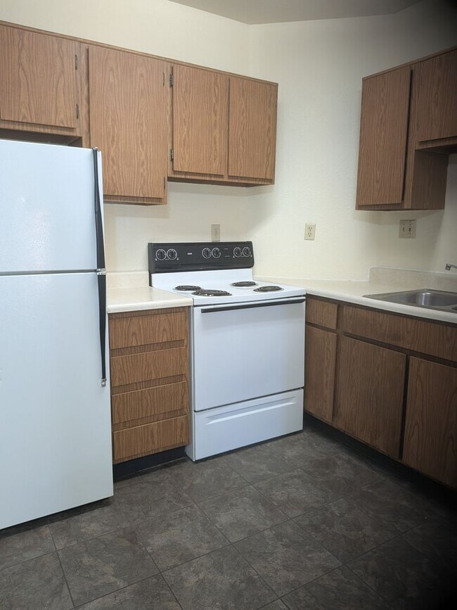 Building Photo - Uptown Apartments