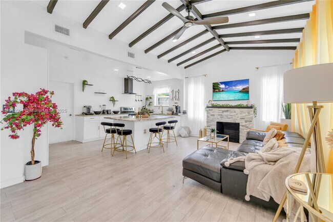 Foto del edificio - 774-774 NW 49th St