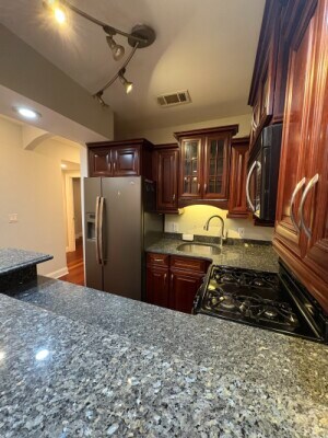 Foto del edificio - 106 E Brookline St