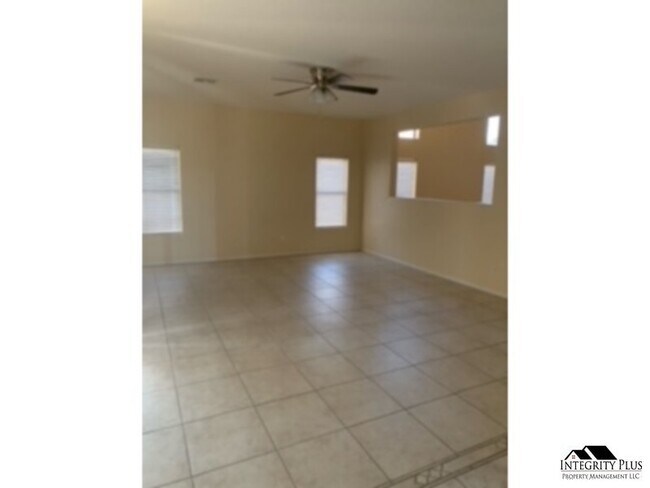 Foto del edificio - 4 bd 2 ba