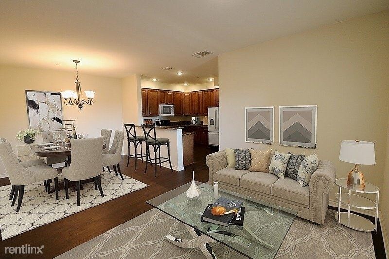 Foto principal - 602 S Riverside Ave