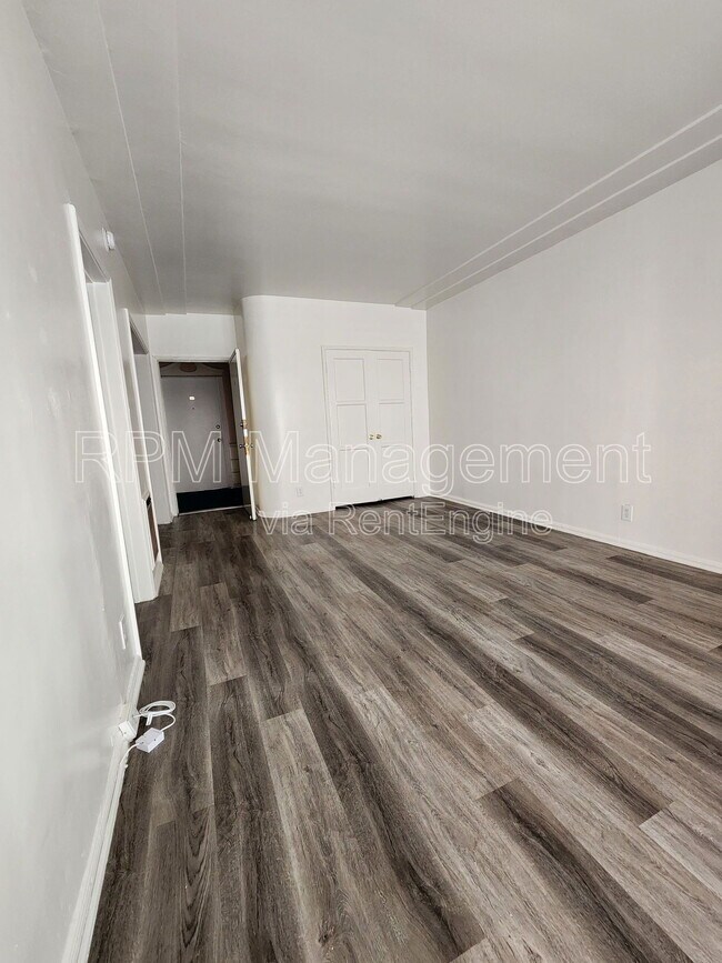 Foto del edificio - 1781 N Orchid Ave