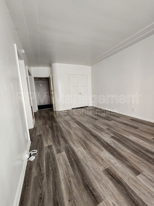 Building Photo - 1781 N Orchid Ave