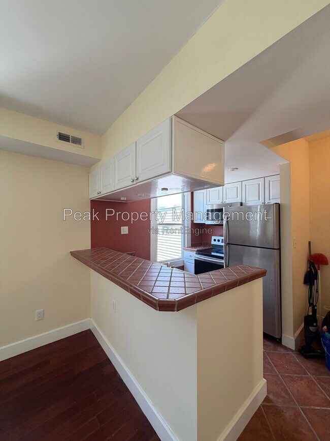 Foto del edificio - 3120 Parkwood Ave