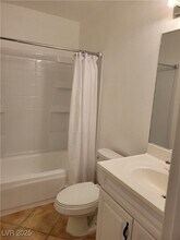 Building Photo - 925 Willow Tree Dr