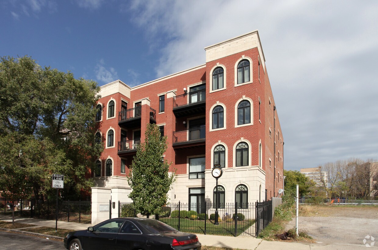 Primary Photo - 4043 S Drexel Blvd