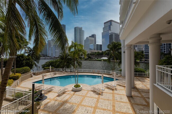 Building Photo - 801 Brickell Key Blvd