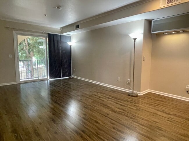 Building Photo - Clean, Classic Contemporary 3 Bedroom + 2 Bath Townhouse Style Home Near Downtown Campbell & Will...