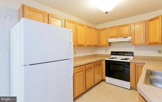 Building Photo - 171 Lexington Ct