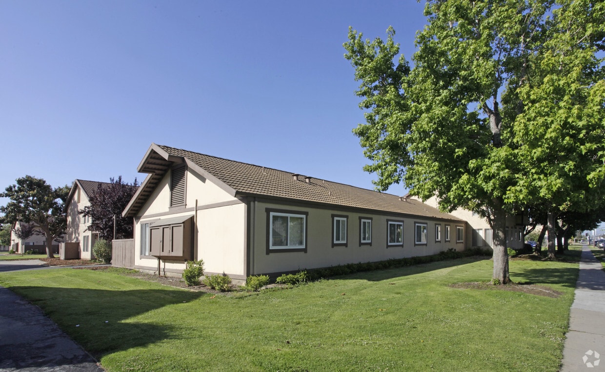 Primary Photo - Gabilan Plaza Apartments