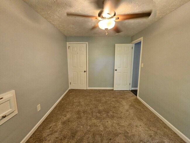 Foto del edificio - 2 bedroom 1 bath apartment located in Bell...