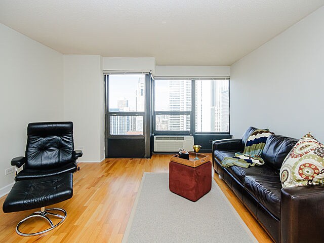 Building Photo - 30 E Huron St