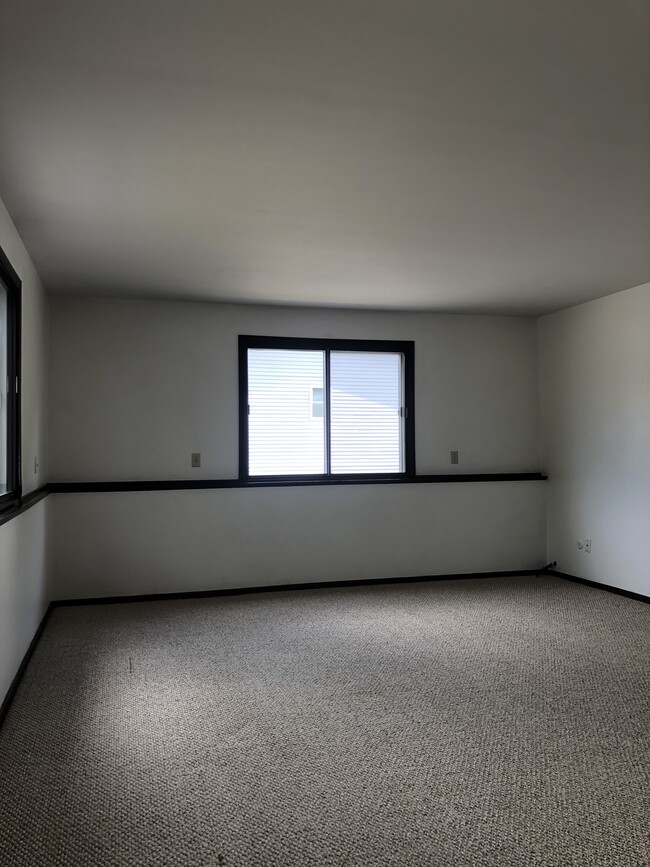 Building Photo - 419 Commanche Dr