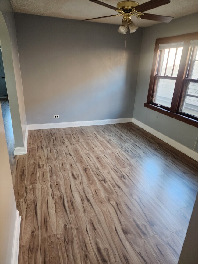Building Photo - 9757 S Avenue M