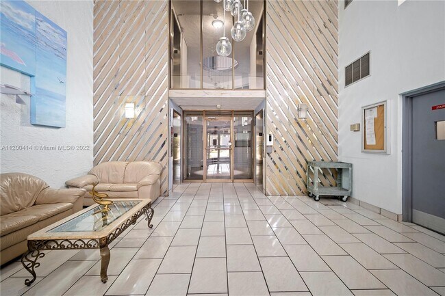 Foto del edificio - 4000 NE 170th St