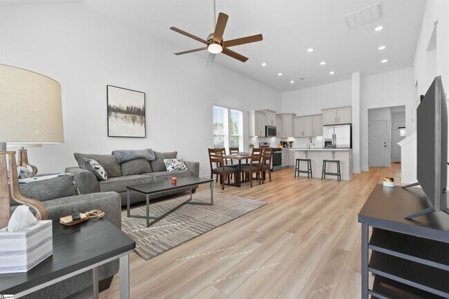 Foto del edificio - Wonderful Short-Term Furnished Townhome Cl...