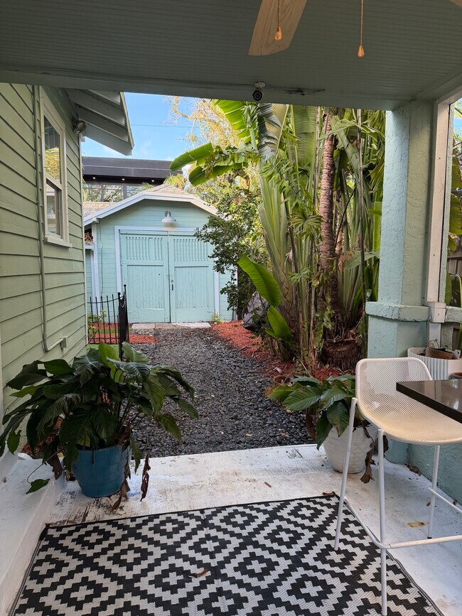 Foto del edificio - 27 NE 49th St