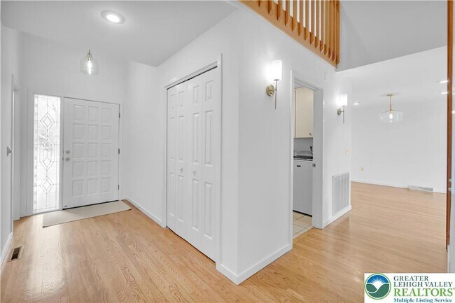 Building Photo - 5721 Crawford Dr