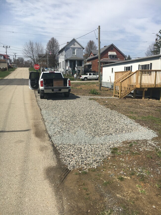 Estacionamiento fuera de la calle para 2 vehículos - 1115 3rd St