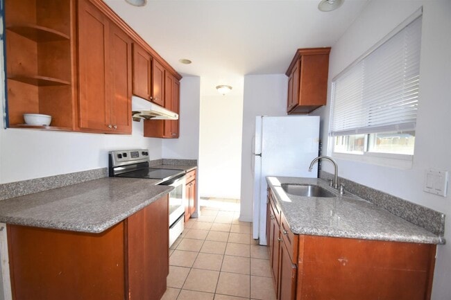 Building Photo - 488 S Sunset Ave