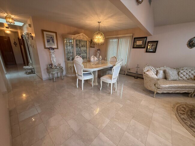 Foto del edificio - 1636 Maple St