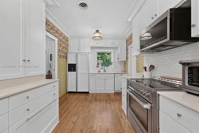 Building Photo - 1710 Segovia St