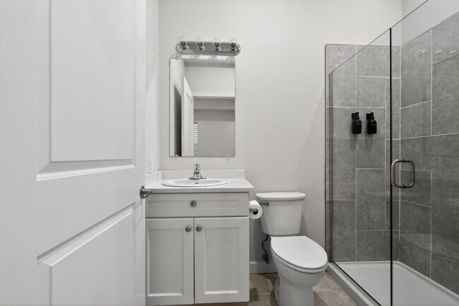 Building Photo - 980 N Marshall St