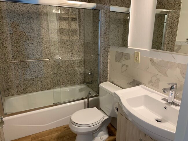 Remodeled bathroom - 3567 Farm Hill Blvd