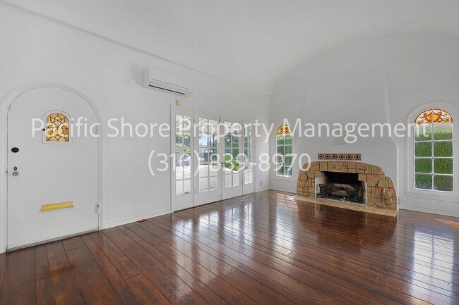 Building Photo - Charming East Venice 2 bed 1 bath + Large ...