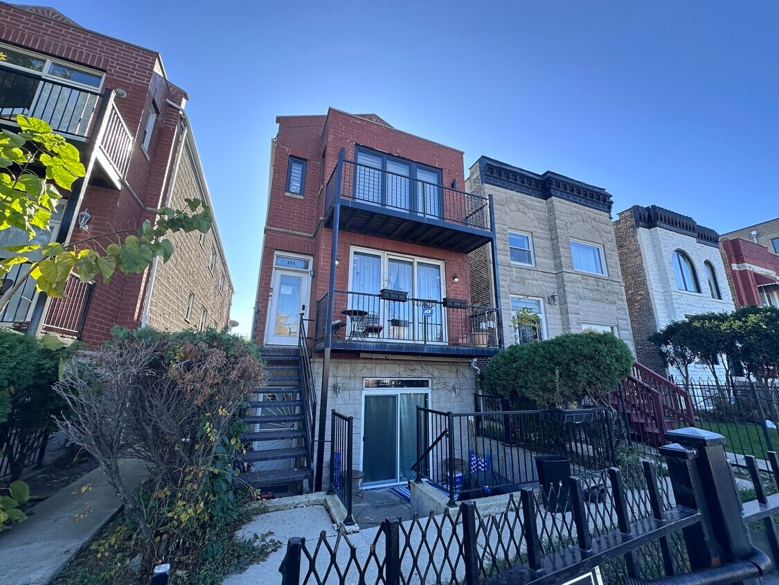 Foto principal - 2711 W Congress Pkwy