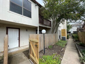 Building Photo - 3909 Tanglewilde St