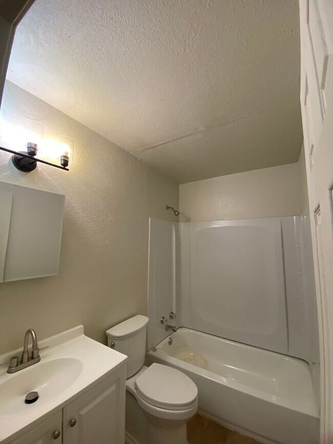 Foto del edificio - 1509 W Hank Ave