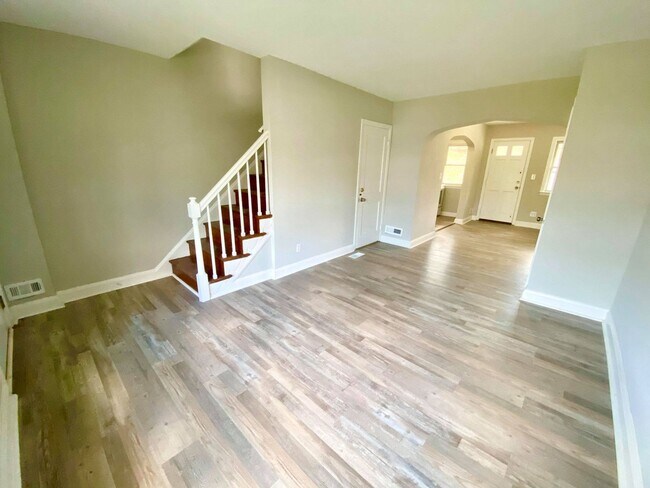 Foto del edificio - Updated 2-Bedroom Bayview Home - Walk to H...