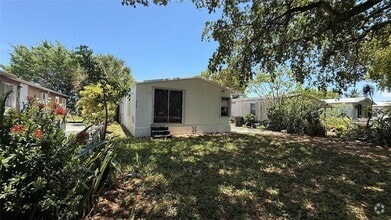 Building Photo - 5040 SW 30th Ave