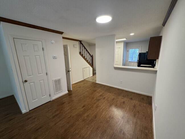 Foto del edificio - 2 bd 1.5 bath Townhouse