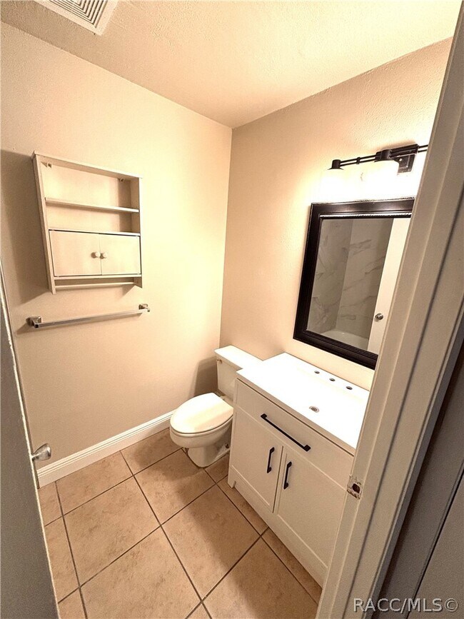 Foto del edificio - 1710 Tuttle St