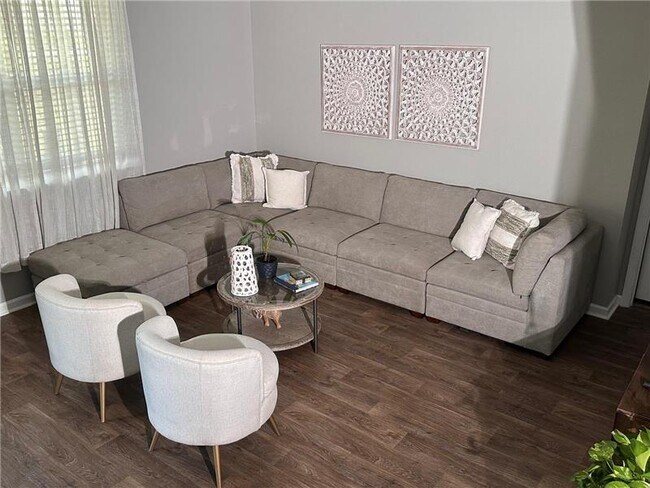 Foto del edificio - 122 Fremont Ln